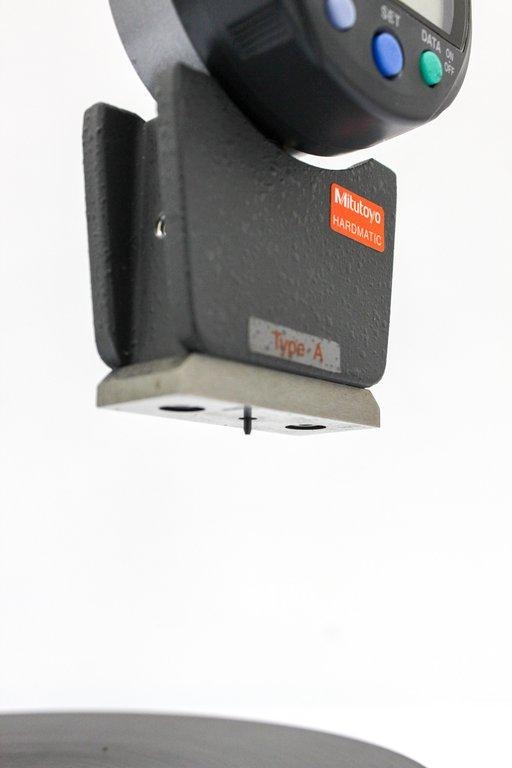 Mitutoyo 811-336-10 Digital Durometer Hardness Tester Compact Stand