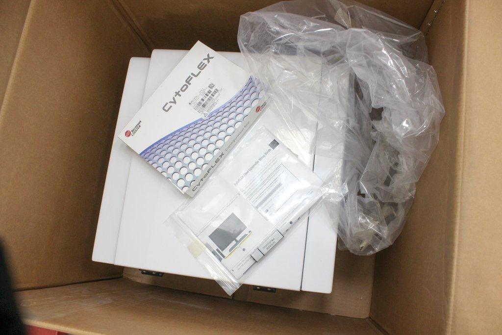 Beckman CytoFLEX S Flow Cytometry System 4 Lasers High Throughput 2022