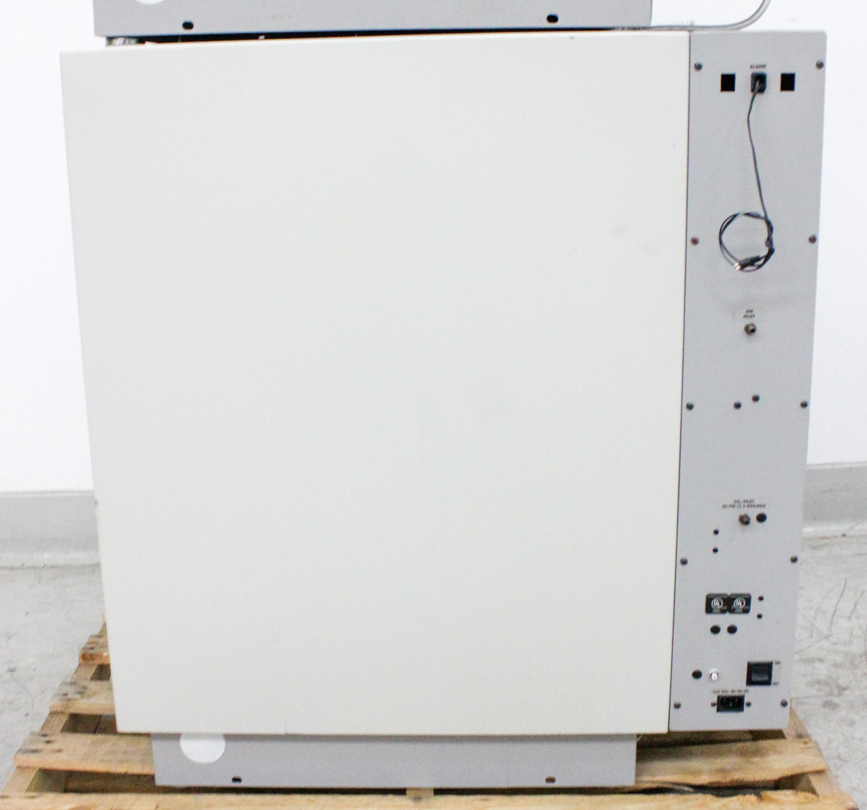 NuAire NU-4750 CO2 Water-Jacketed Incubator for In-Vitro Growth