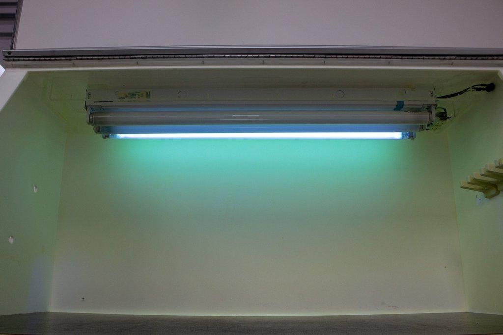 CBS H-048 Electrophoresis Tissue Culture Hood UV/Fluorescence Lamps 120V