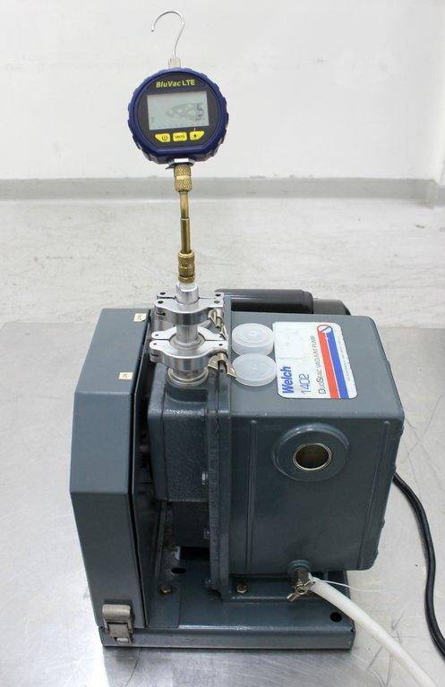 Welch Duoseal Vacuum Pump 1402 Vacuum Equipment Tested 5 Torr 120V/220V