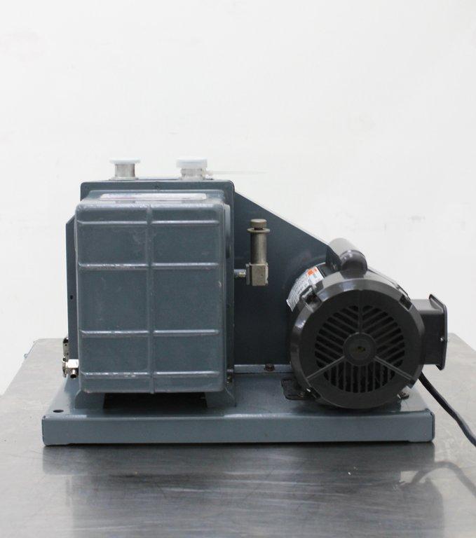 Welch Duoseal Vacuum Pump 1402 Vacuum Equipment Tested 5 Torr 120V/220V
