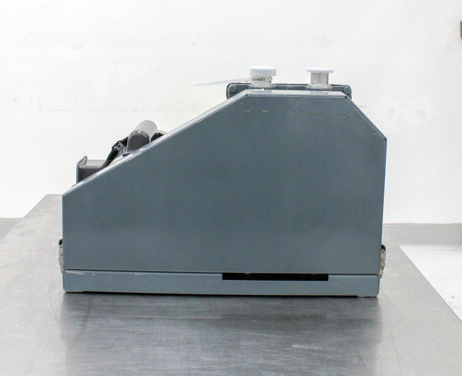 Welch Duoseal Vacuum Pump 1402 Vacuum Equipment Tested 5 Torr 120V/220V