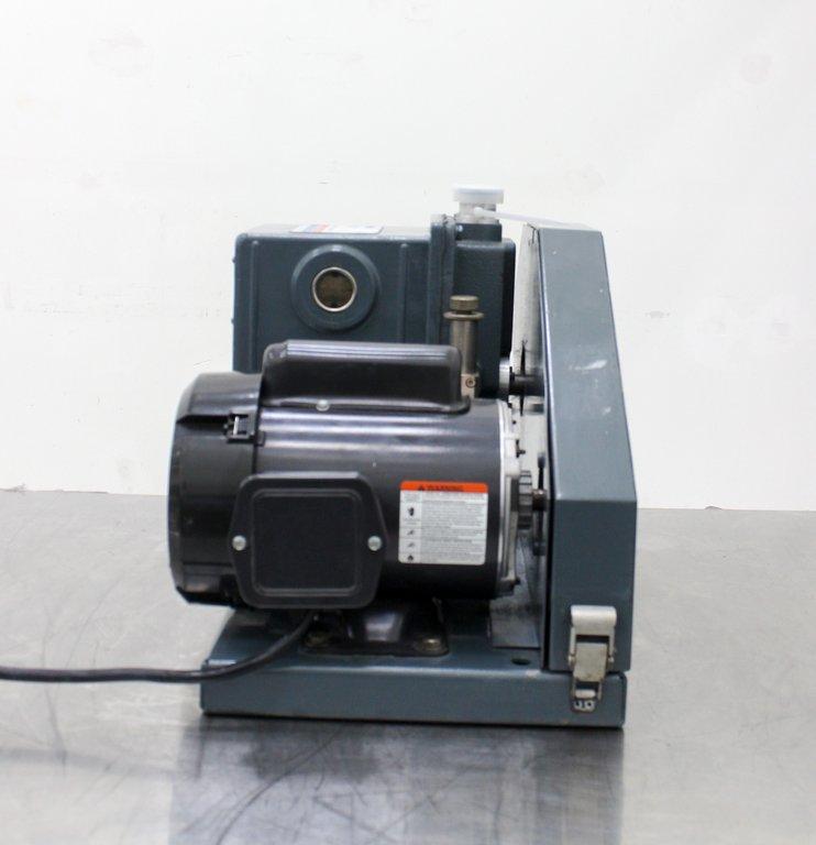 Welch Duoseal Vacuum Pump 1402 Vacuum Equipment Tested 5 Torr 120V/220V