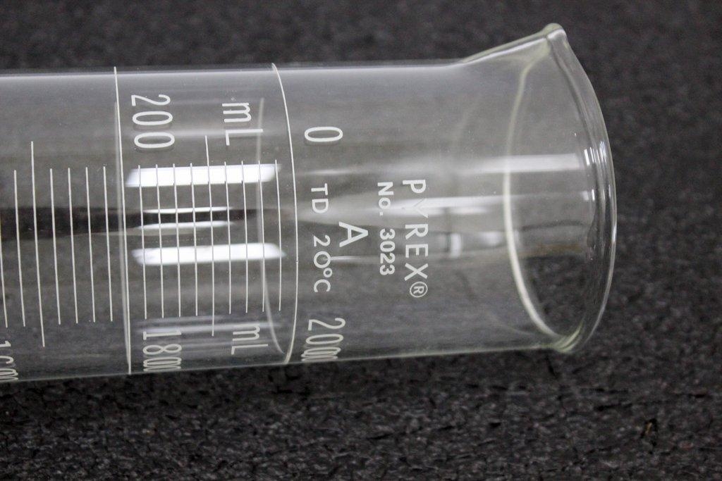 Pyrex Cylinder Graduated Class A/B 500mL 1L 2L Glassware Excellent