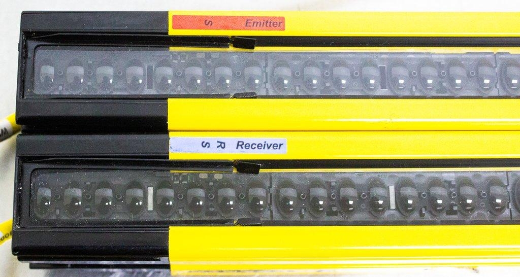 Banner EZ-Screen LS Safety Light Curtain System Good Cond Industrial