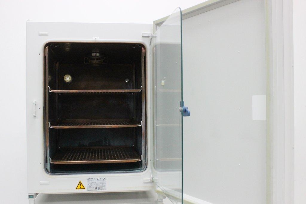 Thermo HERAcell 150i CO2 Incubator 150L for Cell Growth Fair Condition