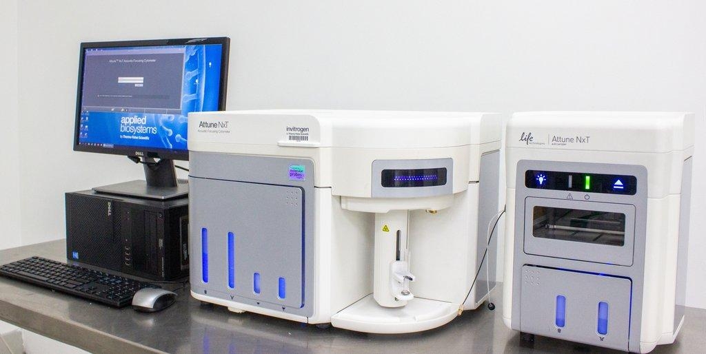 Thermo Invitrogen Attune NxT Flow Cytometer 1K uL/min Acoustic Focus Computer
