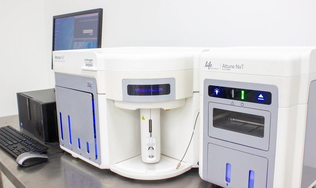 Thermo Invitrogen Attune NxT Flow Cytometer 1K uL/min Acoustic Focus Computer