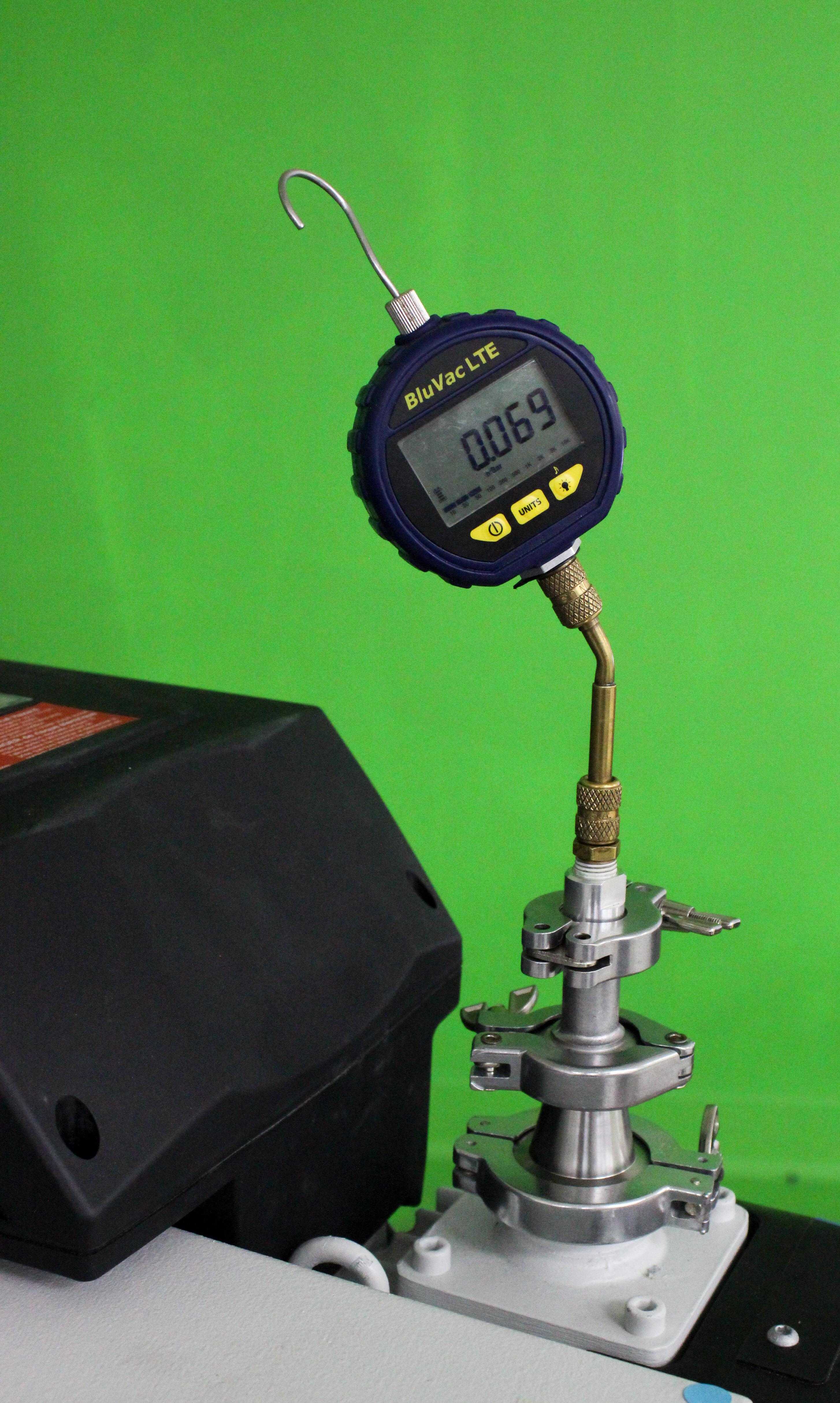 Leybold SV65BIFC Vacuum Pump Compact Design Low Noise Reliability