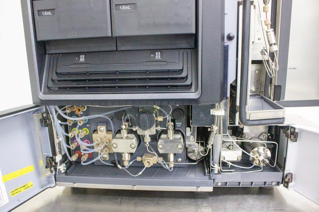 Shimadzu Prominence-i LC-2030 Plus HPLC Liquid Chromatograph 100-240V 50/60Hz