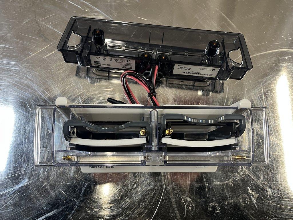 Invitrogen A25977 Mini Gel Tank Electrophoresis Lab Equipment - Good Condition