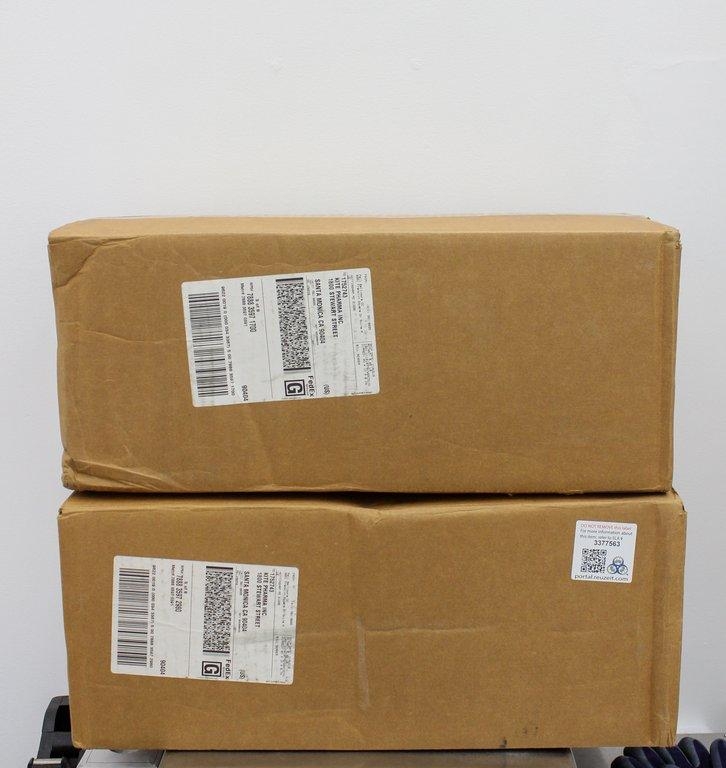 Pall 4889 Laboratory Manifold 3-Place Accessory with Valves & Caps Unused