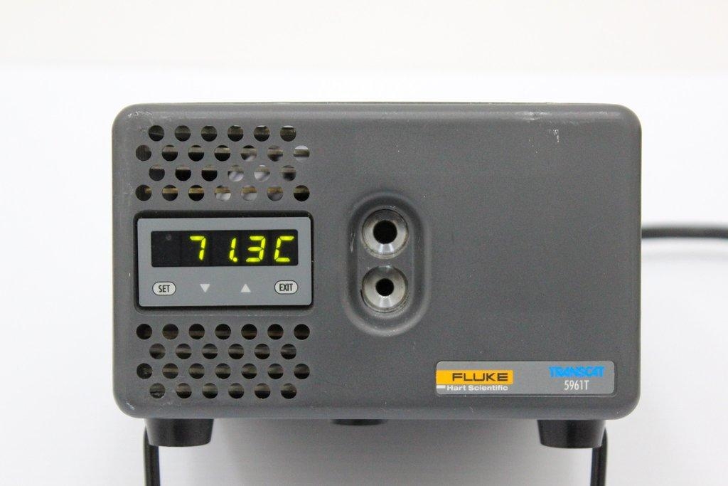 Fluke 9102S Handheld Dry-Well Calibrator 100C Temperature Accuracy