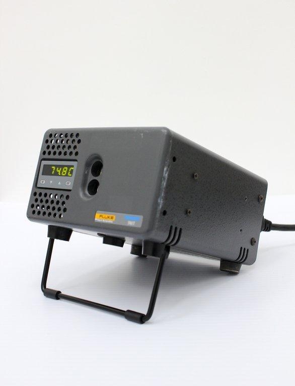 Fluke 9102S Handheld Dry-Well Calibrator 100C Temperature Accuracy