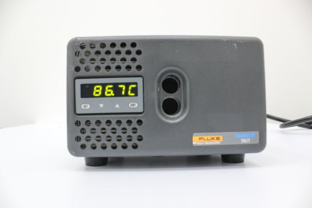 Fluke 9102S Handheld Dry-Well Calibrator 100C Temperature Accuracy