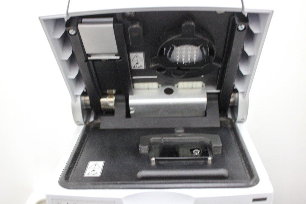 Agilent Technologies 2100 Bioanalyzer G2939A Lab Analyzing Equipment