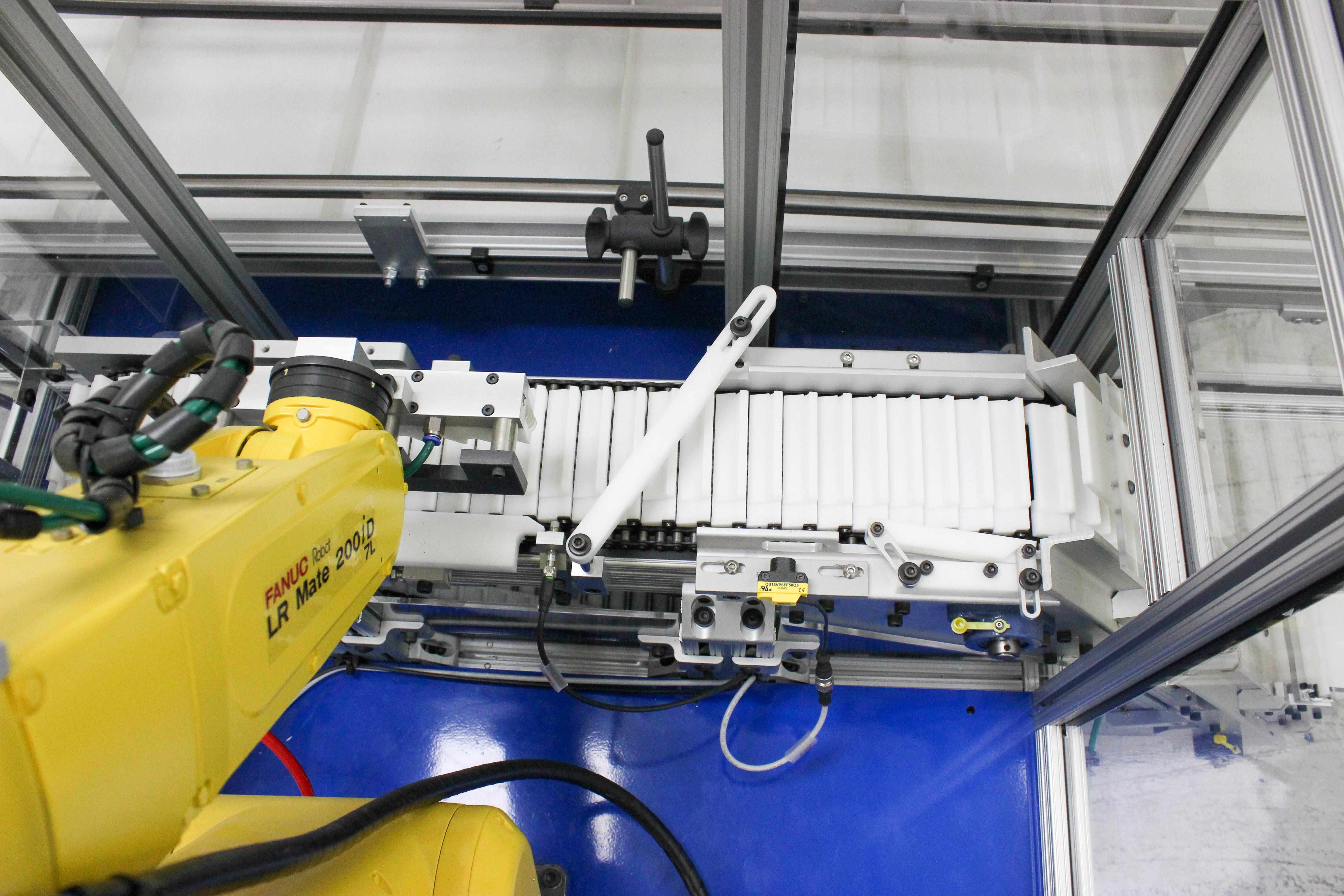 IDI FANUC R-30iB Automated Robot Cell Pick and Place 7kg 911mm 220V