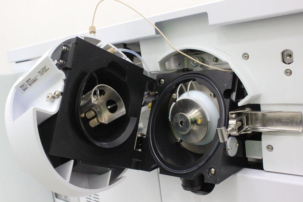 Agilent 6230 Mass Spec Accurate Mass LC/MS with Vacuum Pump Installed