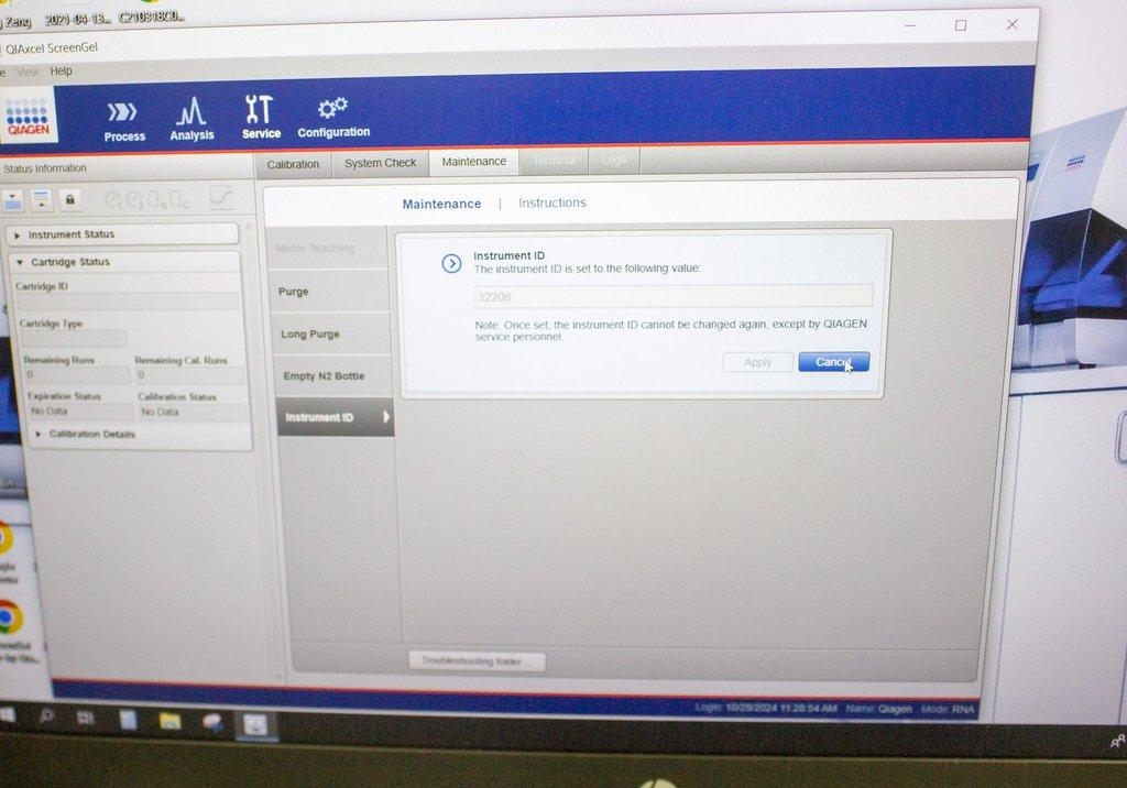 Qiagen QIAxcel Advanced Electrophoresis System DNA RNA Protein Unattended 96 Sample