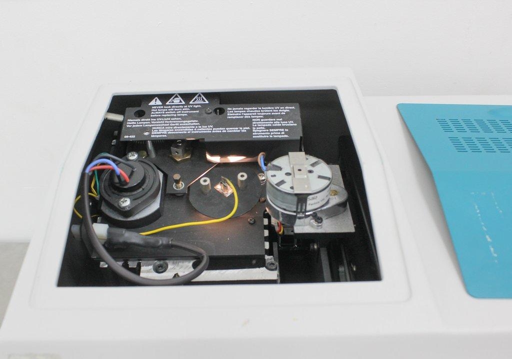 CARY 300 Bio UV-Visible Spectrophotometer - Series II with Power Cord