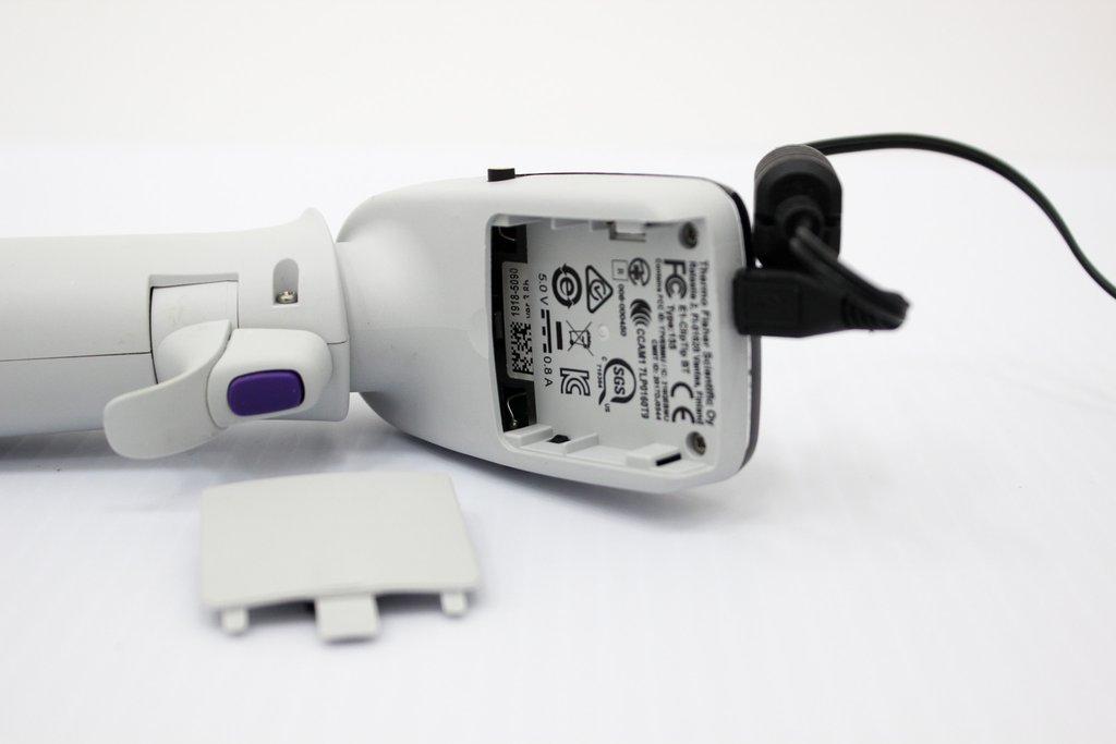 Thermo E1-ClipTip Bluetooth Pipette Multichannel 8-Channel 1-30uL Good