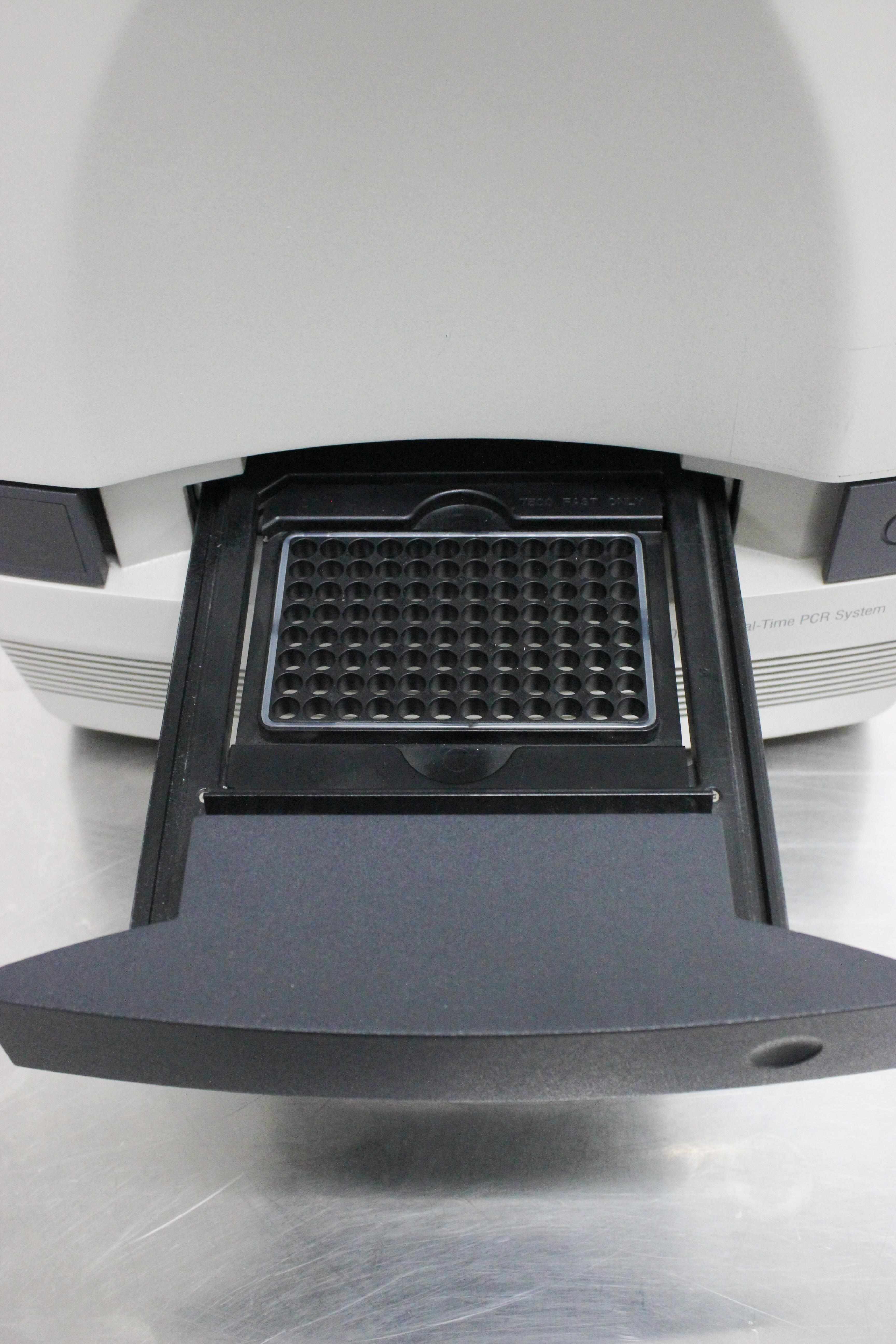 ABI 7500 Fast PCR Thermal Cycler Real-Time System with Fast Cycling 100-240V