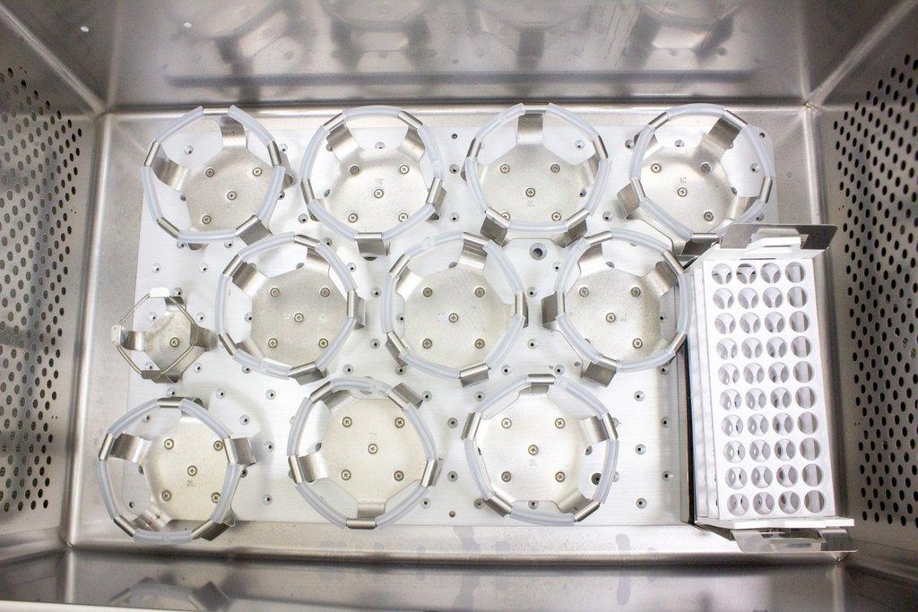 Thermo Scientific MaxQ 435 HP Incubated Console Shaker 120V 60Hz 41°F-140°F