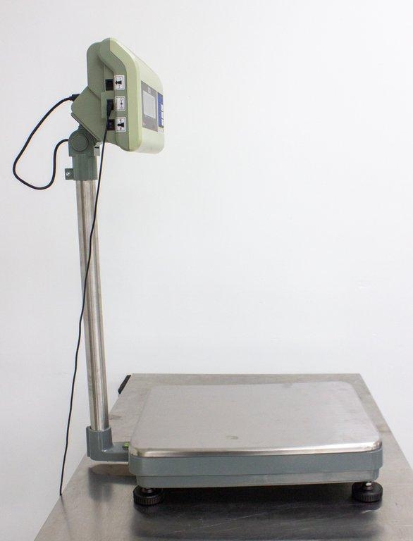 Uline H-4593 Industrial Platform Scale Accurate 150 lbs Capacity 14.5x20 SS