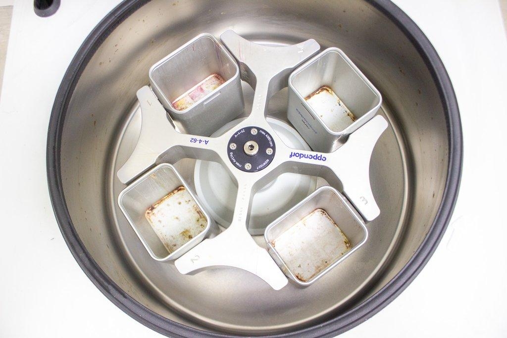 Eppendorf 5810 Benchtop Centrifuge 3L 14000 RPM Variable Rotors