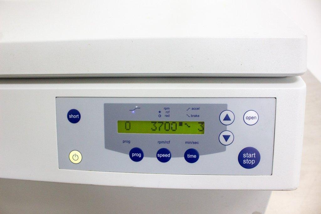 Eppendorf 5810 Benchtop Centrifuge 3L 14000 RPM Variable Rotors