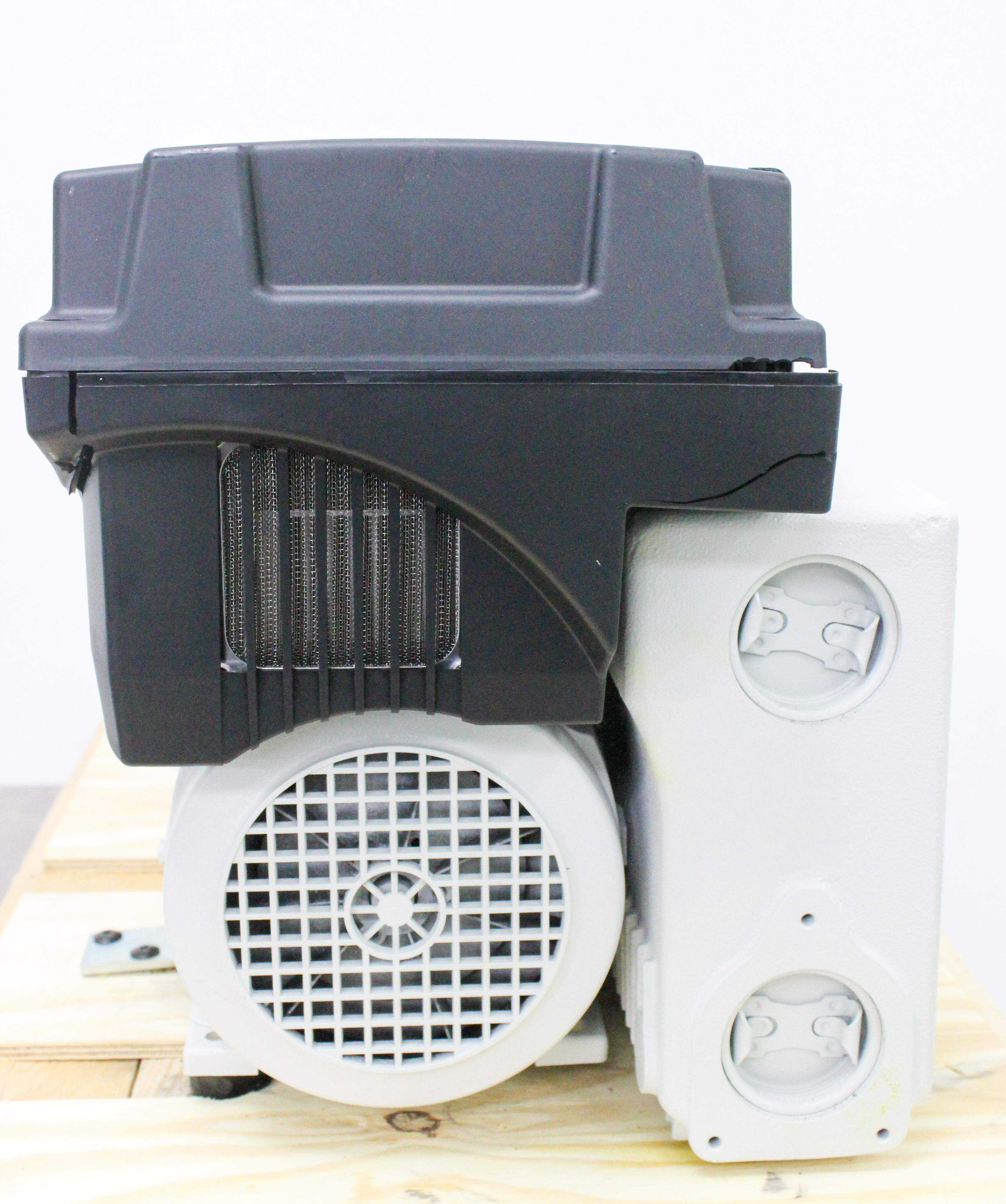 Leybold Sogevac SV65BIFC Vacuum Pump Fair Condition No Power Cord 220V