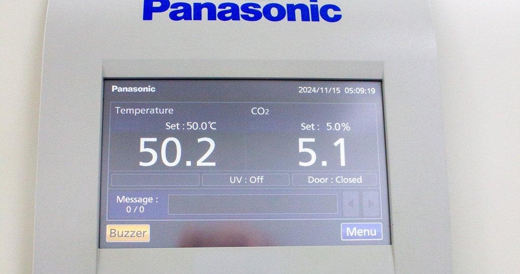 Panasonic MCO-170AICUVL-PA CO2 Incubator 5.8cu.ft Touchscreen 50C Range