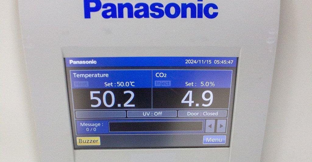 Panasonic MCO-170AICUVL-PA CO2 Incubator 5.8 cu.ft. Lab Incubator 50C Tested