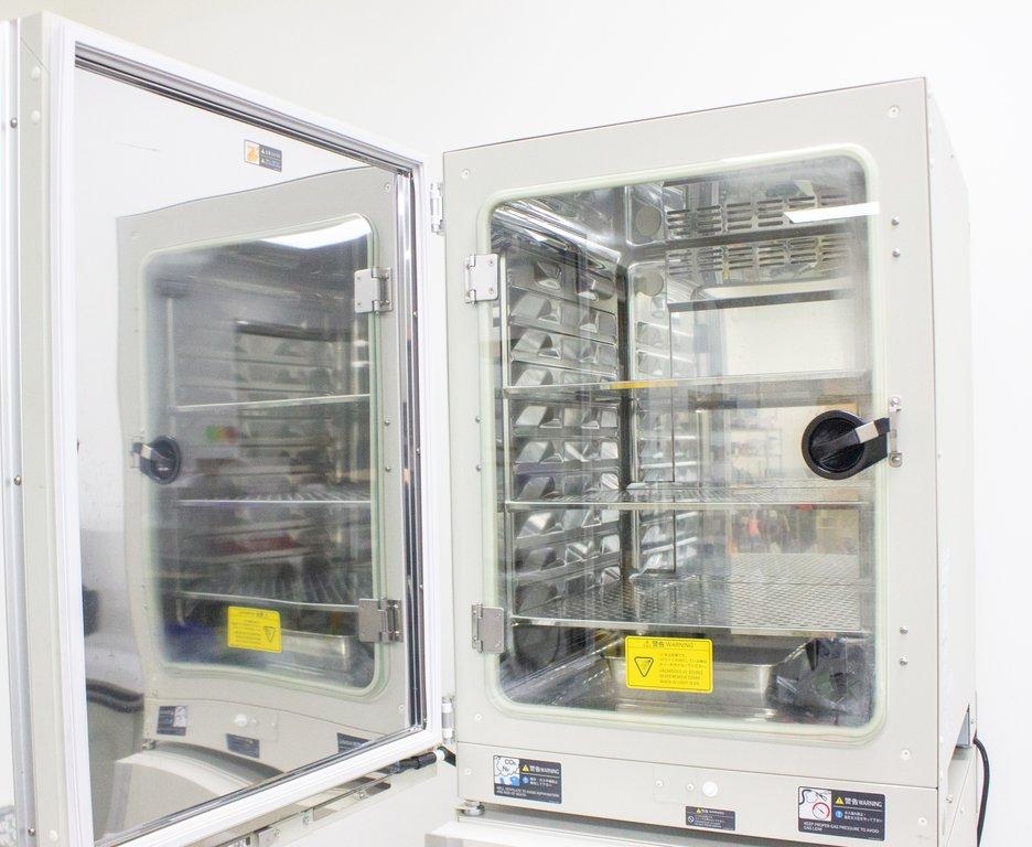 Panasonic MCO-170AICUVL-PA CO2 Laboratory Incubator 5.8 cu.ft. Touchscreen