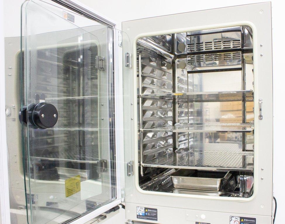 Panasonic MCO-170AICUVL-PA CO2 Laboratory Incubator 5.8 cu.ft. Touchscreen