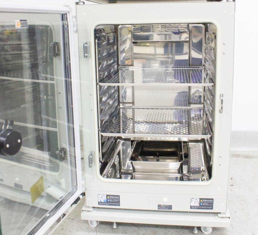 Panasonic MCO-170AICUVL-PA CO2 Laboratory Incubator 5.8 cu.ft. Capacity