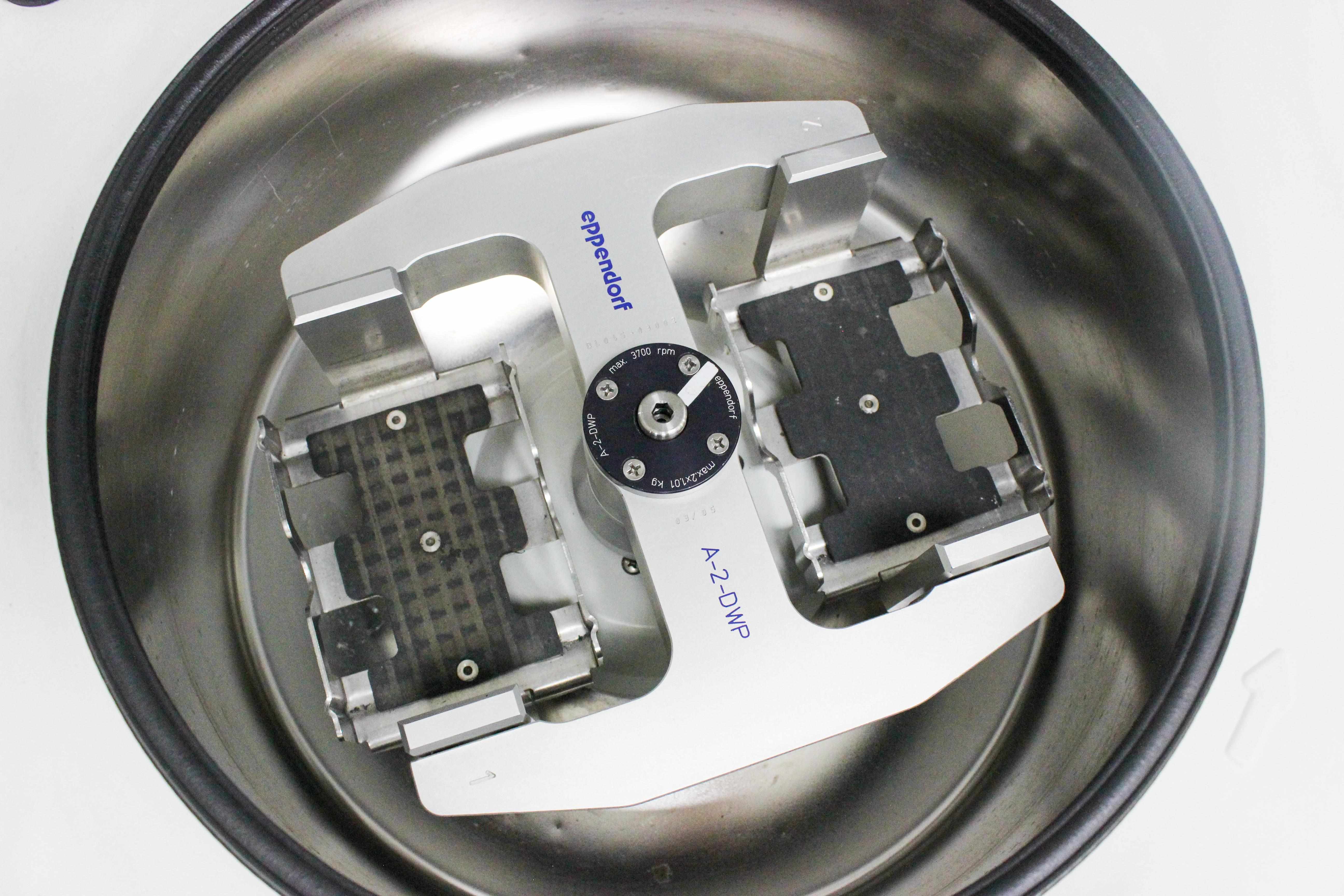 Eppendorf Centrifuge 5804 Benchtop Medium-Throughput 14000 RPM 250mL