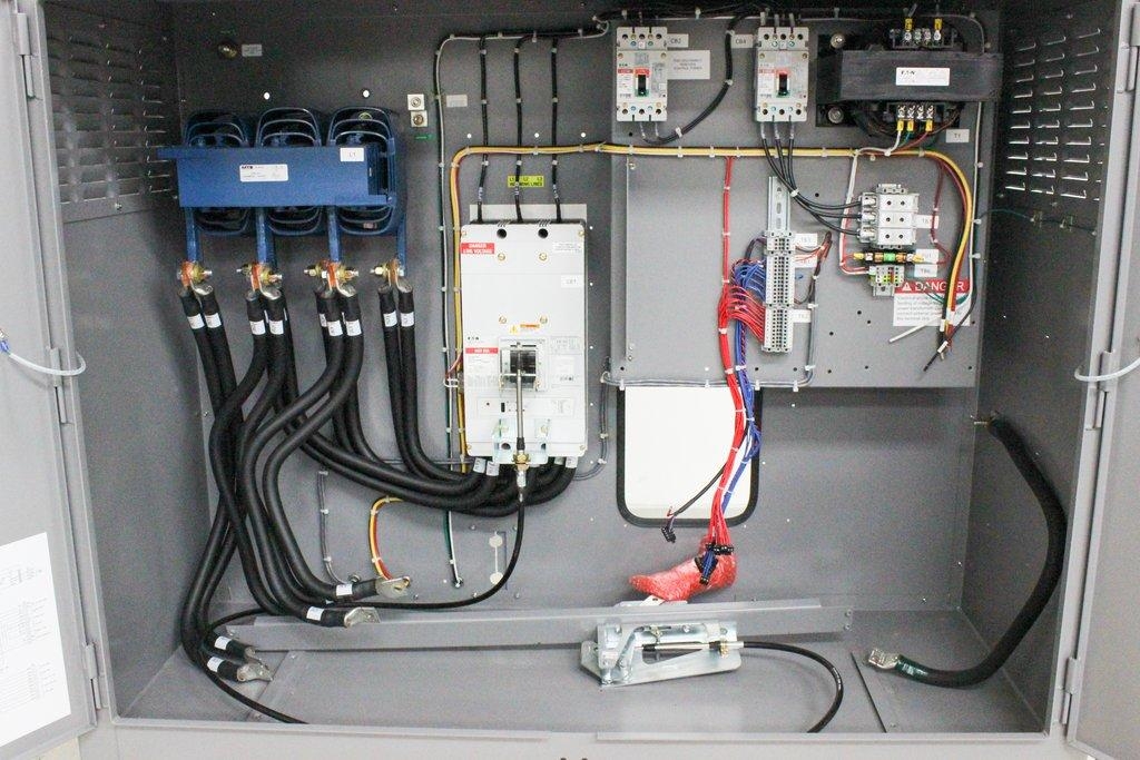 Carrier 19XVE0485 CH72 Enclosure VFD Control Liquid Chillers 480V 60Hz