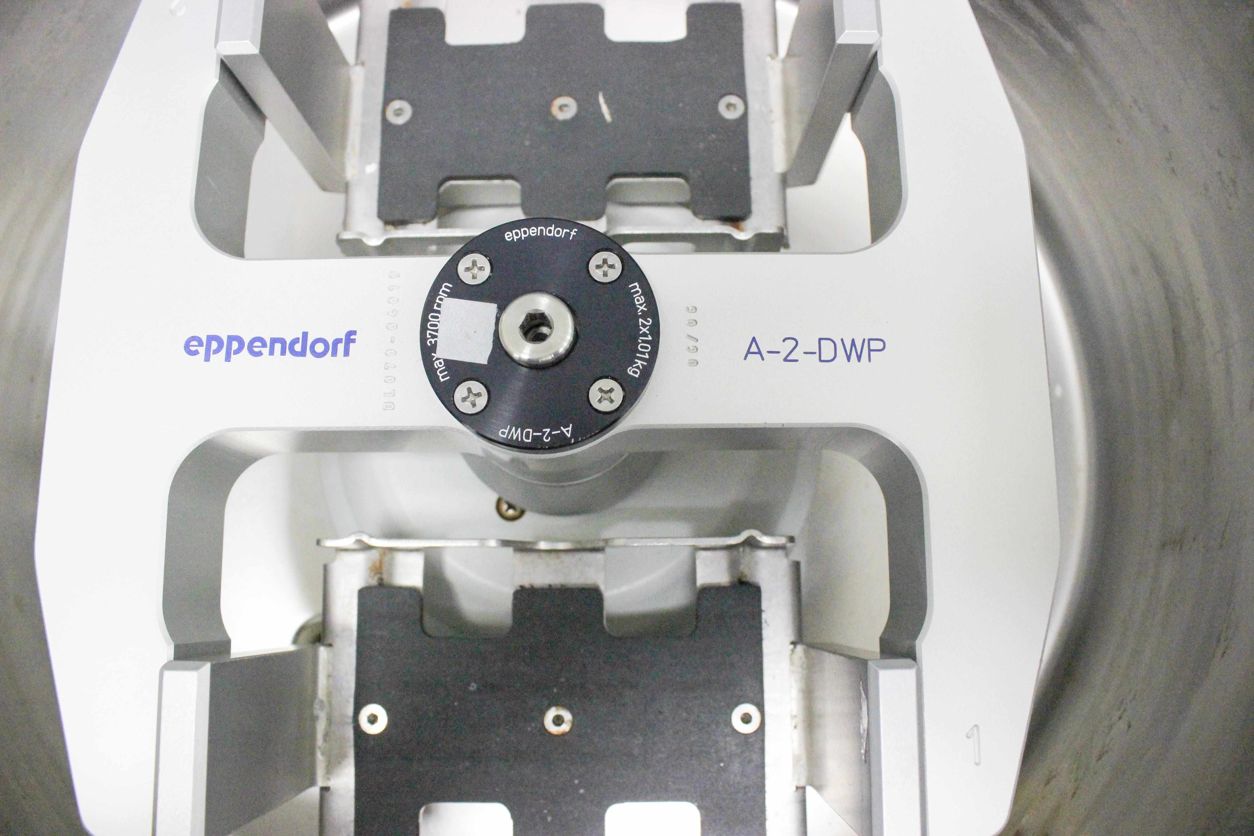 Eppendorf 5804R Refrigerated Benchtop Centrifuge with Rotor 14000 RPM