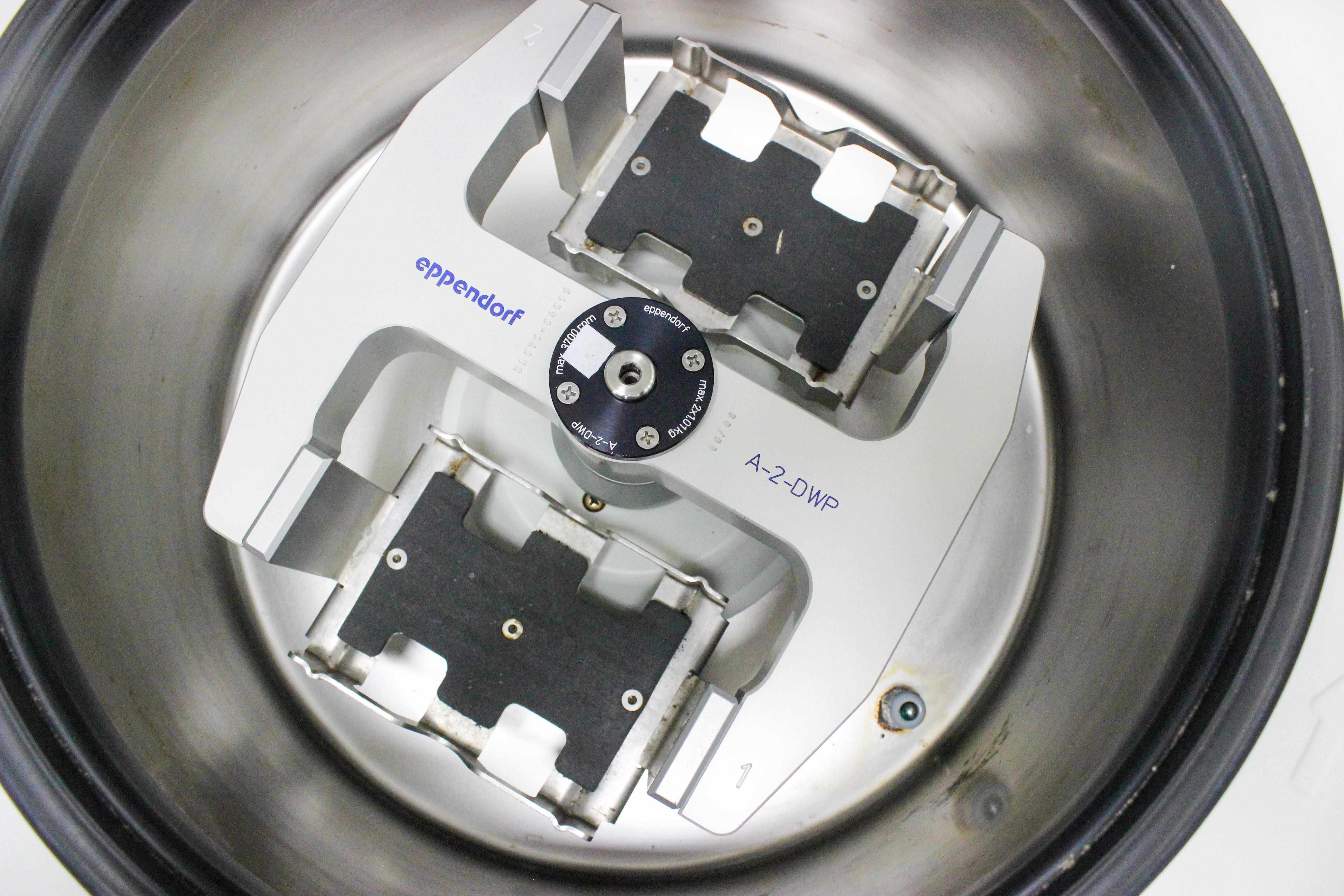 Eppendorf 5804R Refrigerated Benchtop Centrifuge with Rotor 14000 RPM