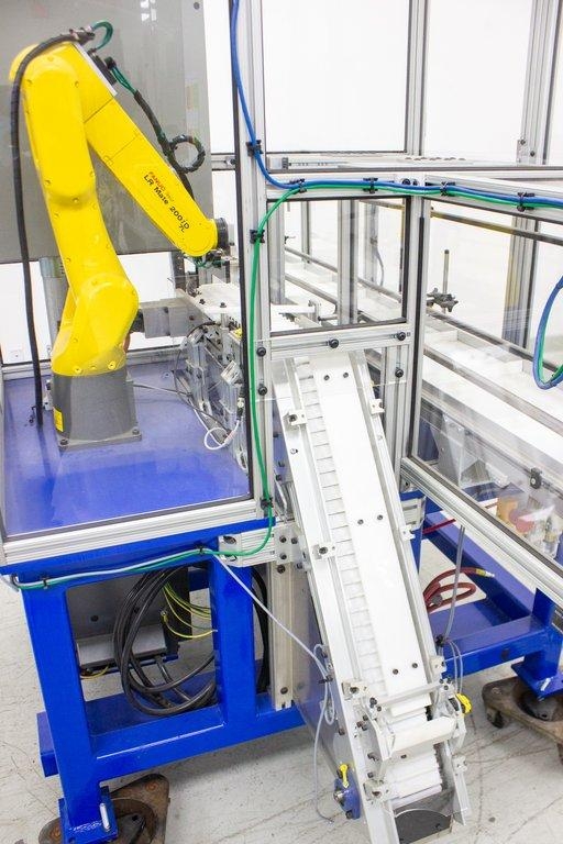 IDI Automated Test Tube Robot Cell Custom Cell 200iD/7L 6 Axis 7kg 911mm 2020