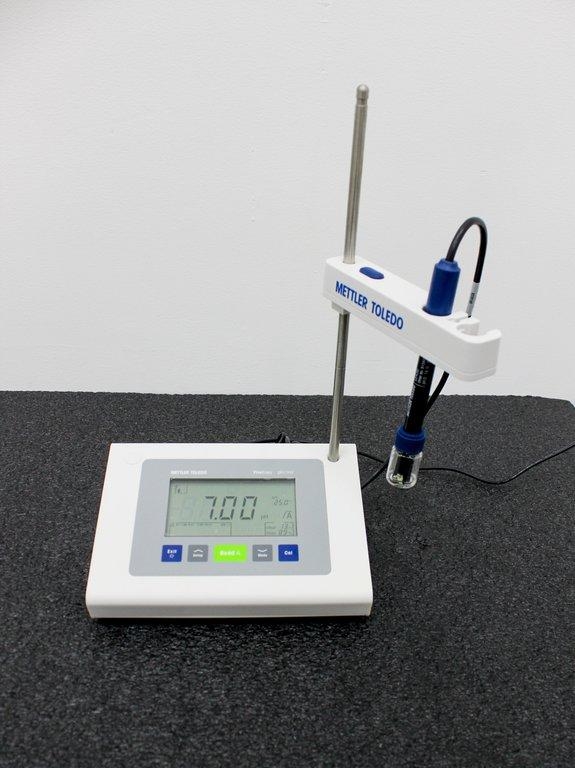 Mettler Toledo FiveEasy F20 Meter pH Benchtop 0 to 14 pH 0.01 pH 120V Tested LCD