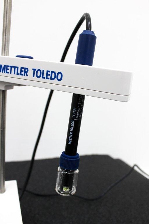 Mettler Toledo FiveEasy F20 Meter pH Benchtop 0 to 14 pH 0.01 pH 120V Tested LCD