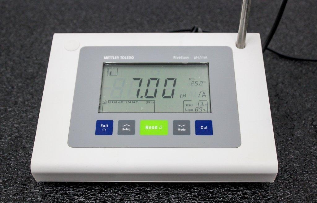 Mettler Toledo FiveEasy F20 Meter pH Benchtop 0 to 14 pH 0.01 pH 120V Tested LCD