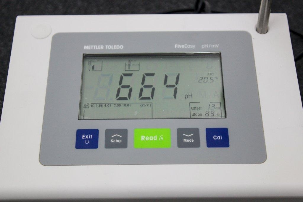 Mettler Toledo FiveEasy F20 Meter pH Benchtop 0 to 14 pH 0.01 pH 120V Tested LCD