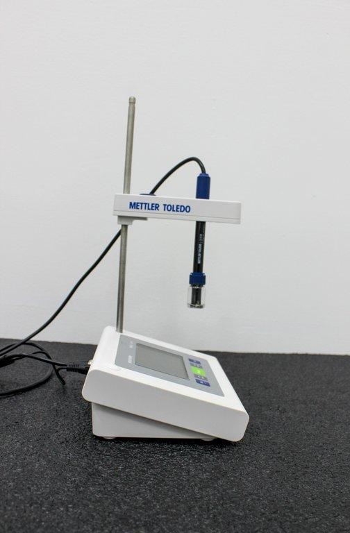 Mettler Toledo FiveEasy F20 Meter pH Benchtop 0 to 14 pH 0.01 pH 120V Tested LCD