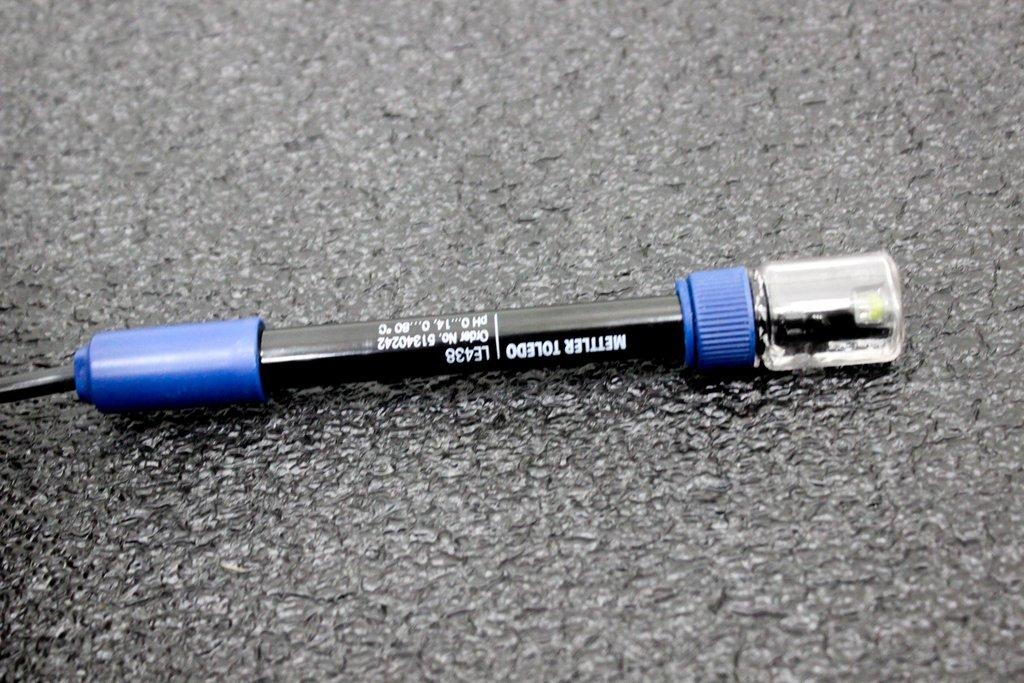 Mettler Toledo FiveEasy F20 Meter pH Benchtop 0 to 14 pH 0.01 pH 120V Tested LCD