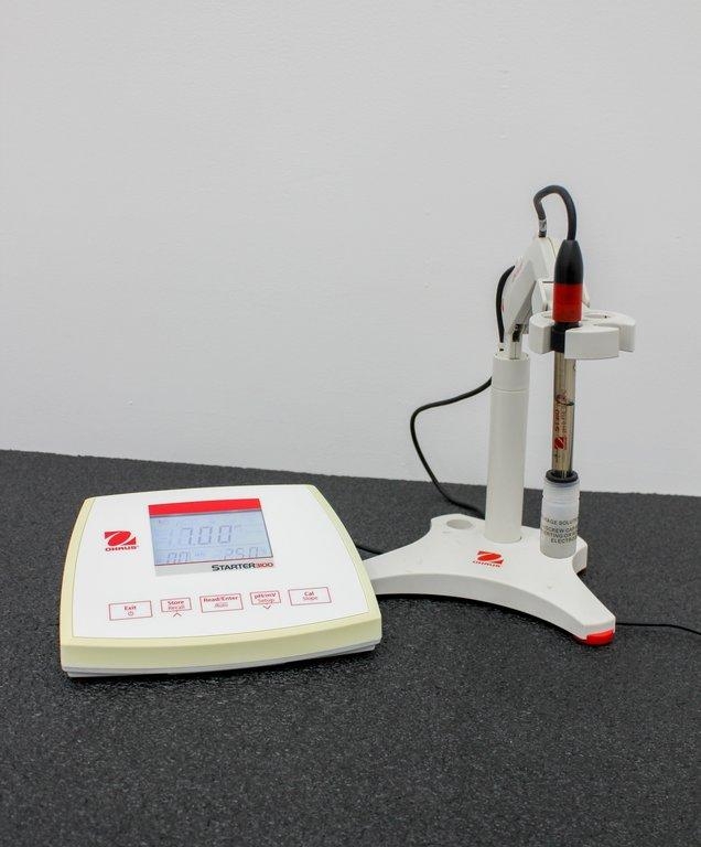 Ohaus ST3100 pH Meter VG Condition Reliable Laboratory Use 12V/120V