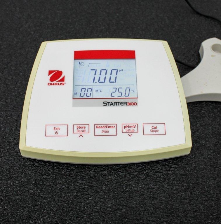 Ohaus ST3100 pH Meter VG Condition Reliable Laboratory Use 12V/120V